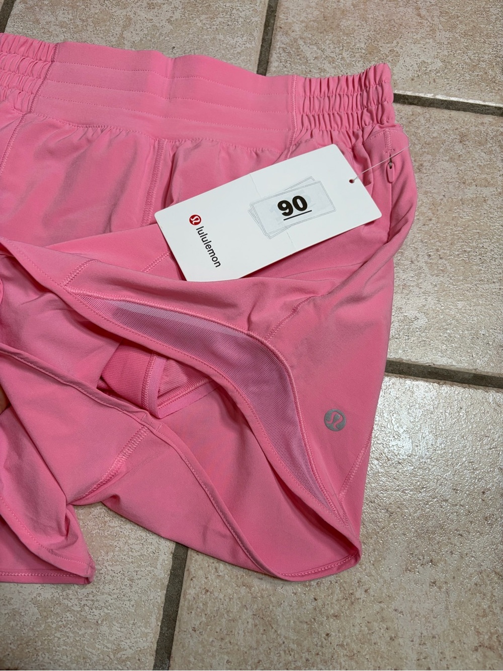 NWT Lululemon Hotty Hot High-Rise Short 4” Lined (Candy Cloud) Size 4 - Picture 3 of 9